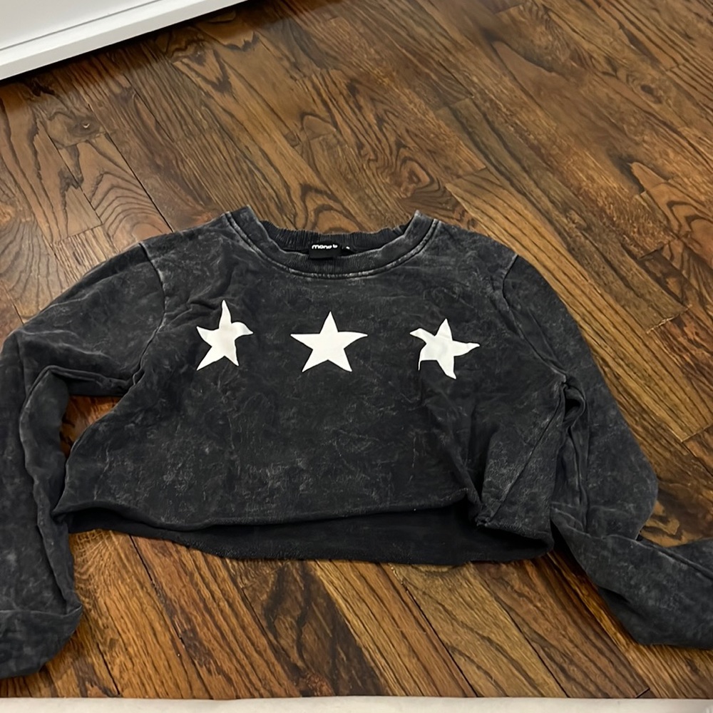 black and white cropped long sleeve w white stars